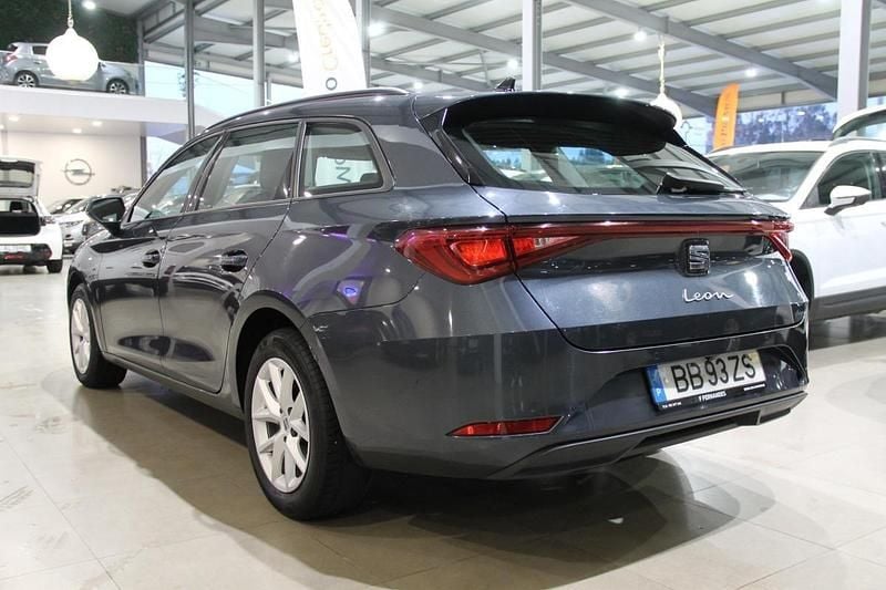 Usado Seat Leon ST 115 HP (84 kW) 2023 Antracite Carrinha