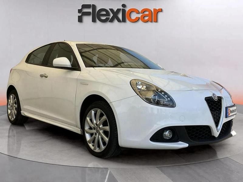 Branco Usado 2017 Alfa Romeo Giulietta Citadino | € 13.990 (Bom preço) - Imagem 1/4