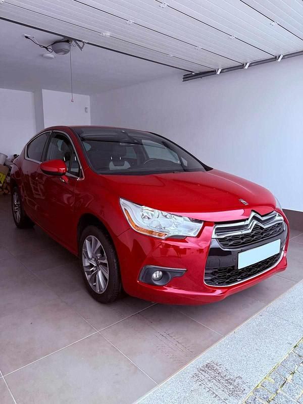 Vermelho Usado 2014 Citroën DS4 Citadino | € 9.900 - Imagem 1/4