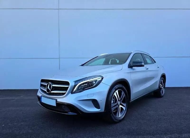 Prateado Usado 2015 Mercedes GLA200 Urban SUV | € 21.000 (Super Preço) - Imagem 1/4