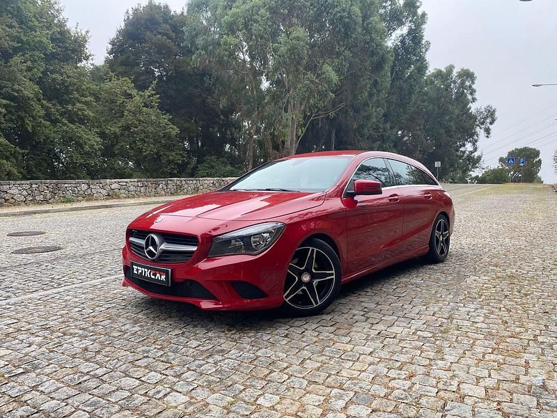 Vermelho Usado 2015 Mercedes CLA200 Shooting Brake Urban Carrinha | € 18.597 - Imagem 1/4