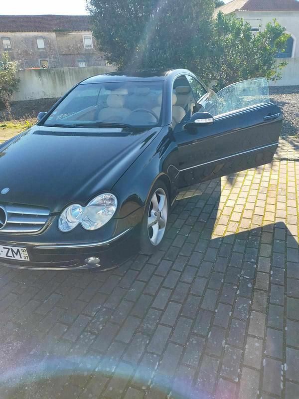 Usado Mercedes CLK270 170 HP (125 kW) 2005 Preto Coupé