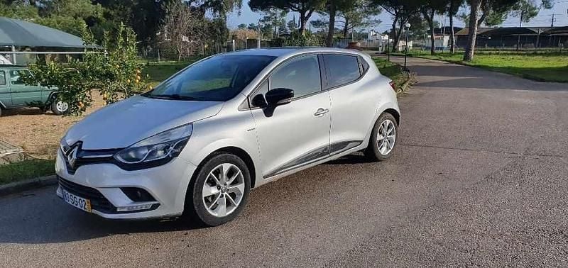 Cinzento Usado 2016 Renault Clio IV Citadino | € 6.900 (Super Preço) - Imagem 1/4