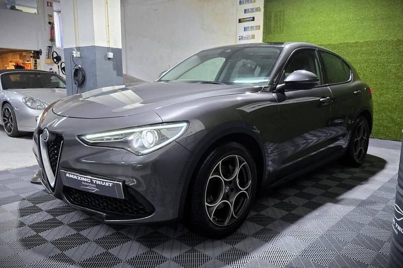Usado Alfa Romeo Stelvio 180 HP (132 kW) 2018 Cinzento SUV