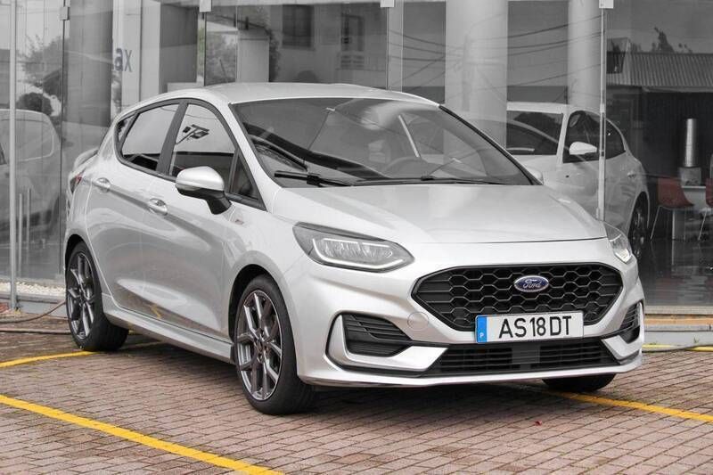 Cinza Usado 2022 Ford Fiesta ST-Line Citadino | € 17.990 (Preço justo) - Imagem 1/4