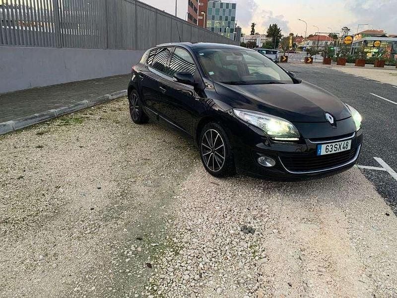 Usado Renault Mégane III Bose Edition 110 HP (80 kW) 2012 Preto