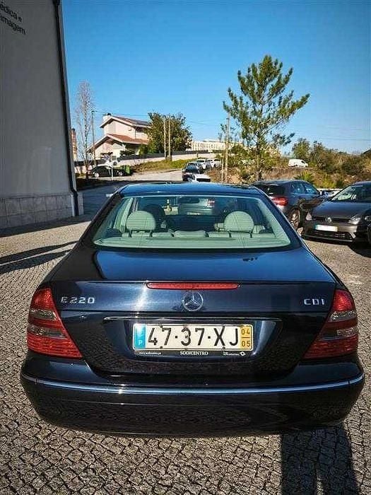 Usado Mercedes E220 150 HP (110 kW) 2004 Sedan