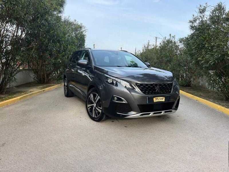 Usado Peugeot 5008 130 HP (95 kW) 2019 Verde Monovolume