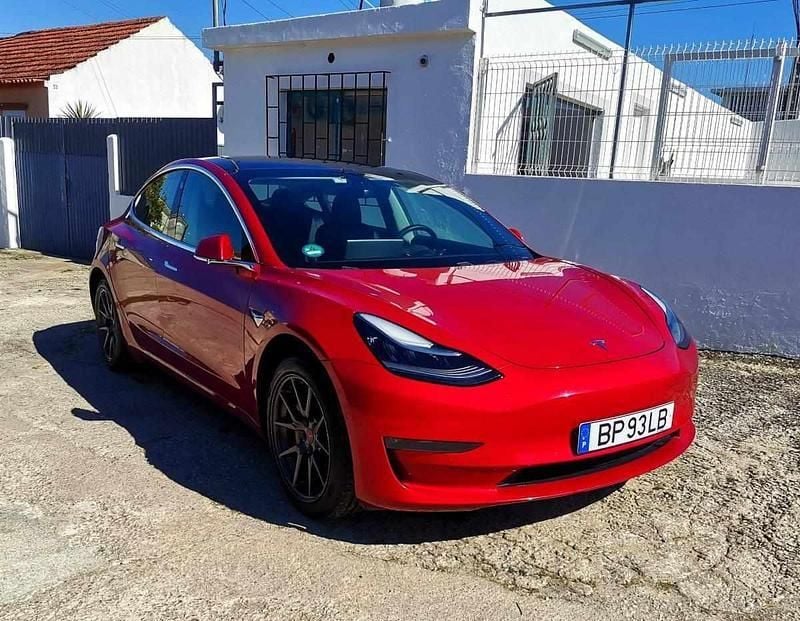 Vermelho Usado 2019 Tesla Model 3 Long Range Sedan | € 22.000 (Bom preço) - Imagem 1/4