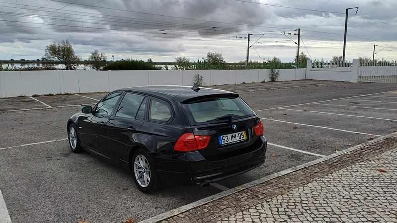 Usado BMW 318 143 HP (105 kW) 2009 Preto Carrinha