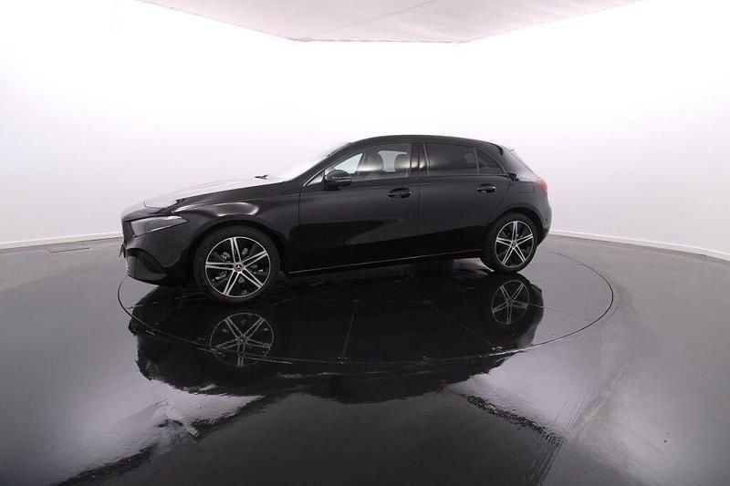 Preto Usado 2023 Mercedes A200 Advanced Sedan | € 32.450 (Preço justo) - Imagem 1/4