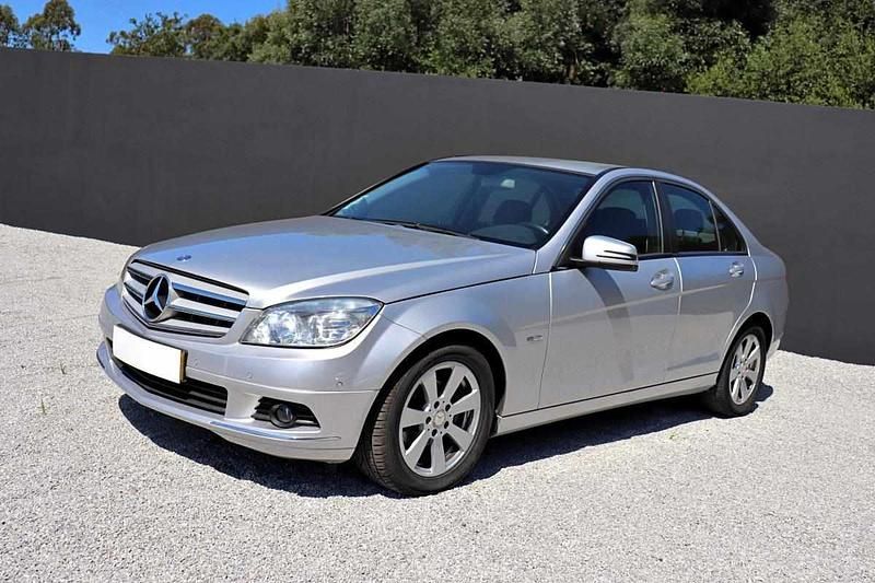 Cinzento Usado 2010 Mercedes C200 Sedan | € 12.500 (Preço justo) - Imagem 1/4