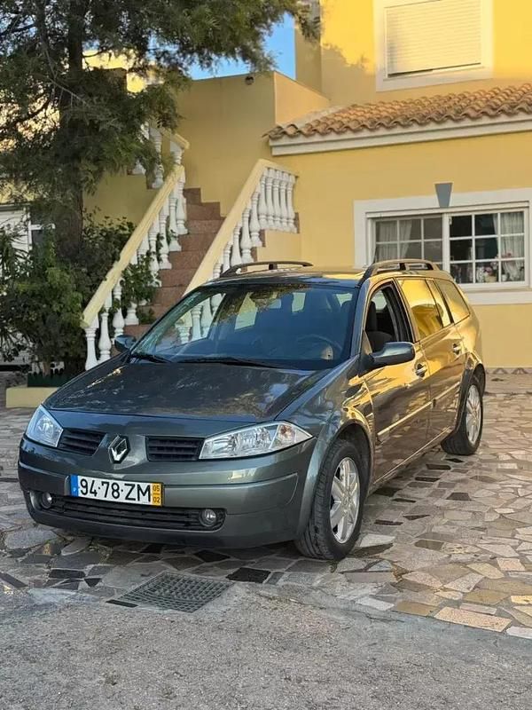 Cinzento Usado 2005 Renault Mégane II | € 5.500 (Caro) - Imagem 1/4