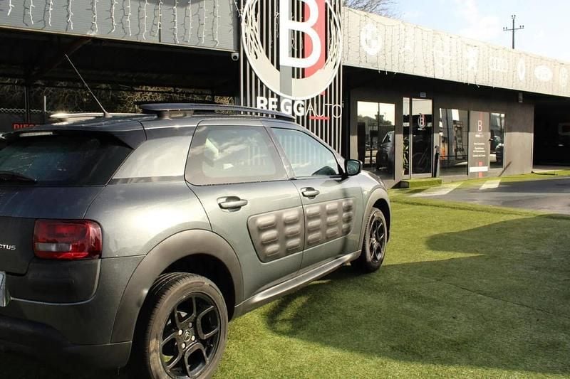Usado Citroën C4 Cactus 100 HP (73 kW) 2015 Cinzento Citadino