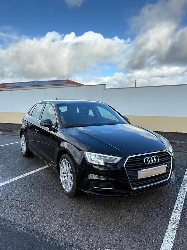 Usado Audi A3 116 HP (85 kW) 2017 Preto Sedan
