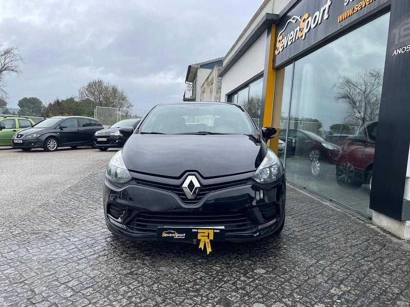 Usado Renault Clio IV Zen 90 HP (66 kW) 2019 Preto Sedan