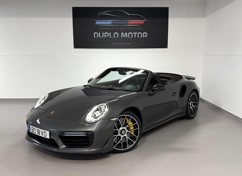 Usado Porsche 911 Turbo S Cabriolet 580 HP (426 kW) 2017 Cinza Cabrios