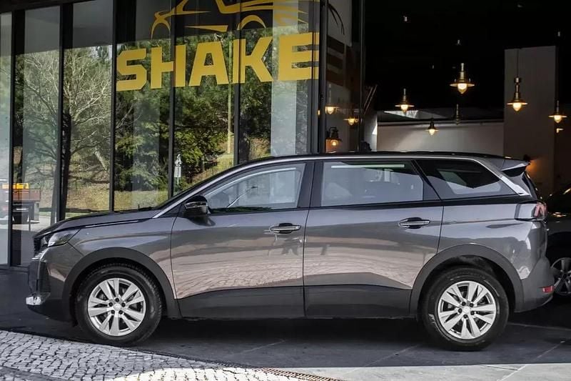 Usado Peugeot 5008 Active 130 HP (95 kW) 2022 Cinza antracite Monovolume