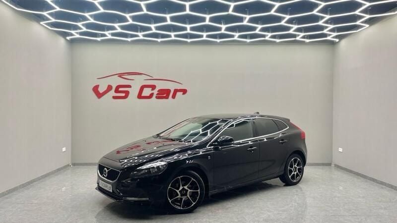 Preto Usado 2017 Volvo V40 Carrinha | € 15.500 (Preço justo) - Imagem 1/4