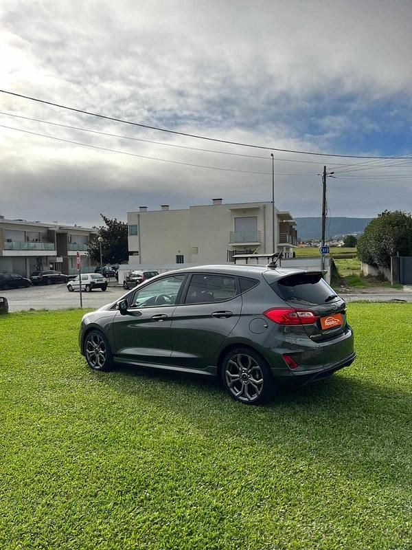 Usado Ford Fiesta ST-Line 100 HP (73 kW) 2018 Cinzento Citadino