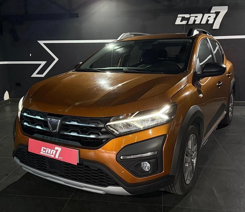 Usado Dacia Sandero Comfort 101 HP (74 kW) 2021 Laranja Citadino