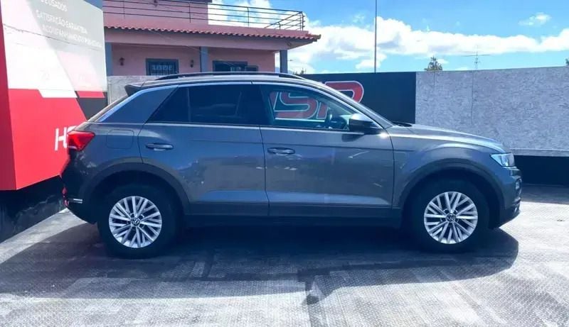 Usado VW T-Roc Style 110 HP (80 kW) 2021 Cinza escuro SUV