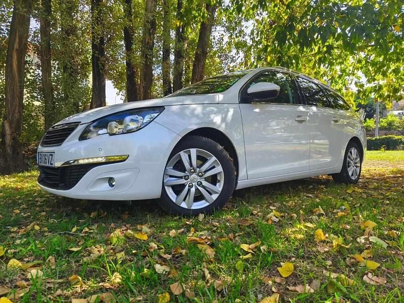 Branco Usado 2015 Peugeot 308 Carrinha | € 10.750 (Preço justo) - Imagem 1/4