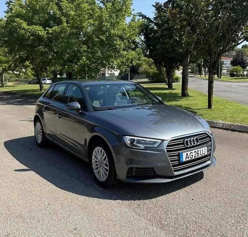 Usado Audi A3 116 HP (85 kW) 2016 Cinzento Citadino