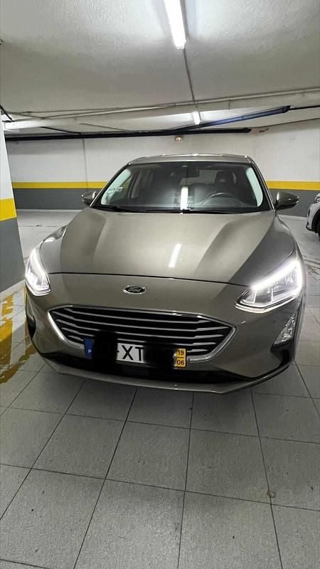 Usado Ford Focus 125 HP (91 kW) 2019 Cinzento Citadino