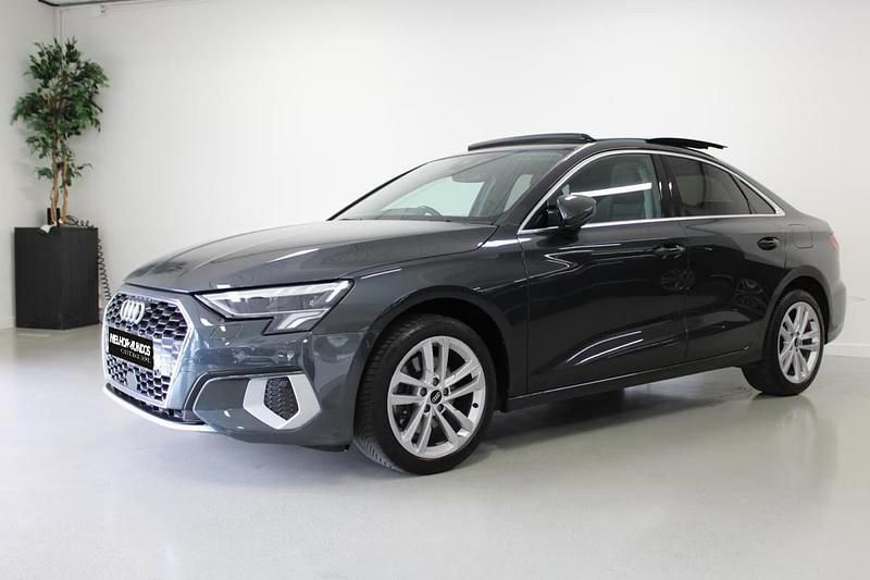 Cinza Usado 2021 Audi A3 e-tron Business Citadino | € 25.990 - Imagem 1/4