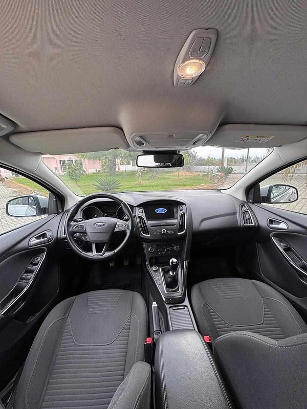 Usado Ford Focus Titanium 120 HP (88 kW) 2017 Cinza