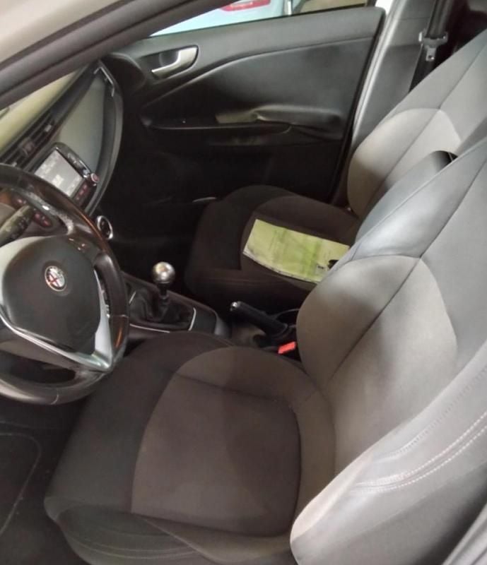 Usado Alfa Romeo Giulietta 105 HP (77 kW) 2015 Branco Citadino