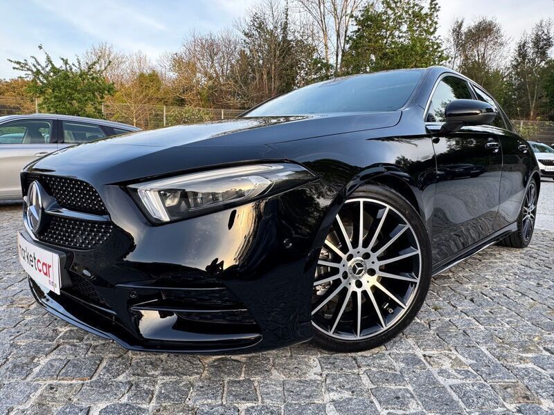 Preto Usado 2018 Mercedes A180 AMG line | € 28.900 - Imagem 1/4