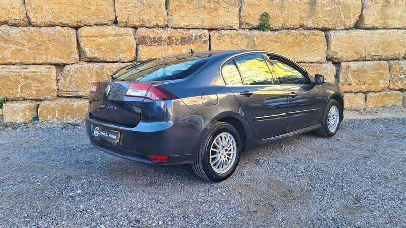 Usado Renault Laguna III Dynamique 150 HP (110 kW) 2012 Cinza Sedan