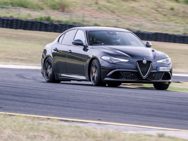 Cinzento Usado 2018 Alfa Romeo Giulia Veloce Sedan | € 33.750 (Preço justo) - Imagem 1/3