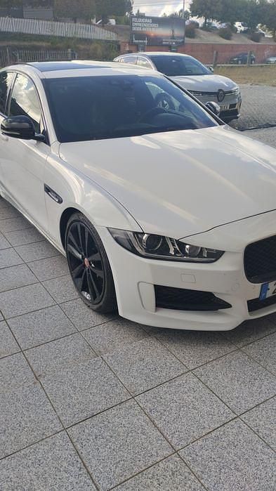 Usado 2015 Jaguar XE R Sedan | € 19.500 (Preço justo) - Imagem 1/4