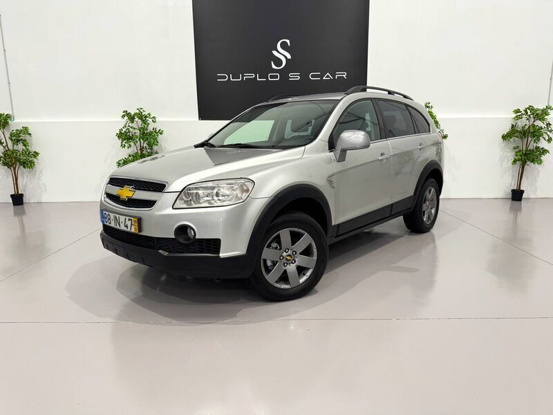 Cinza Usado 2009 Chevrolet Captiva SUV | € 7.250 (Preço elevado) - Imagem 1/4
