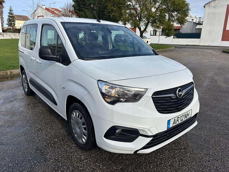 Usado Opel Combo Life Edition+ 102 HP (75 kW) 2022 Branco