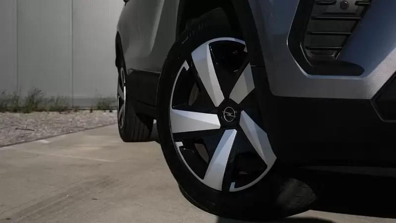 Usado Opel Crossland X Business Edition 83 HP (61 kW) 2021 Cinzento SUV