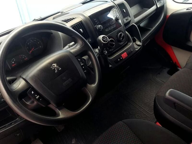 Usado Peugeot Boxer 110 HP (80 kW) 2017 Vermelho Van