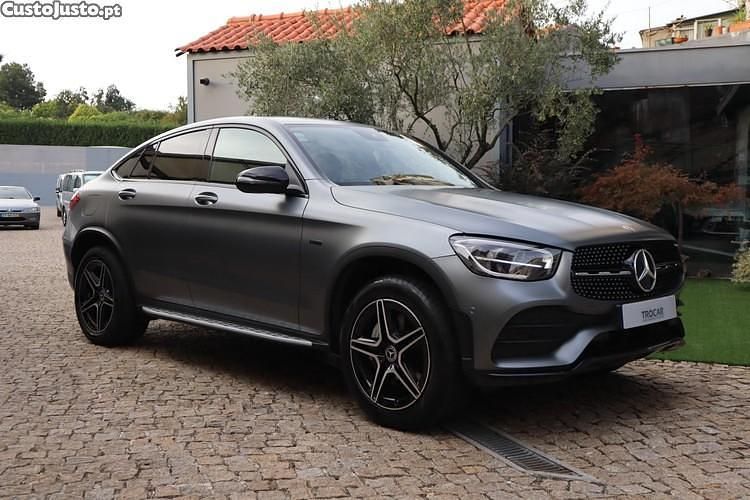 Cinza Usado 2021 Mercedes GLC300e AMG line Coupé | € 53.950 (Caro) - Imagem 1/1