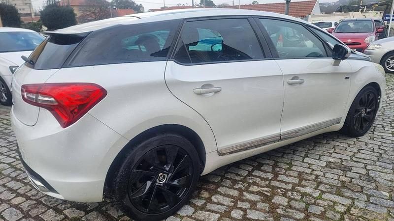 Usado Citroën DS5 163 HP (119 kW) 2013 Branco Citadino