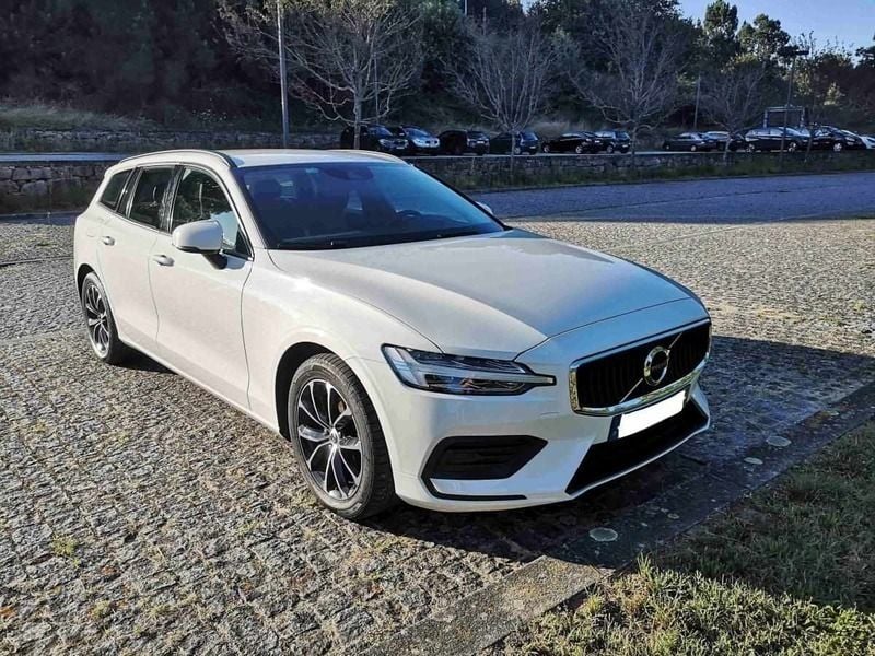 Branco Usado 2019 Volvo V60 Momentum Carrinha | € 22.500 (Bom preço) - Imagem 1/4