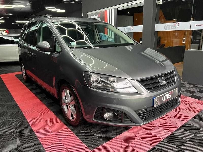 Usado Seat Alhambra Style 150 HP (110 kW) 2018 Cinzento Monovolume