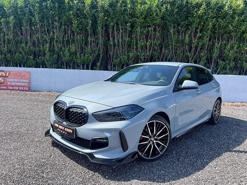 Cinza Usado 2020 BMW 118 M Performance Citadino | € 29.990 (Caro) - Imagem 1/4