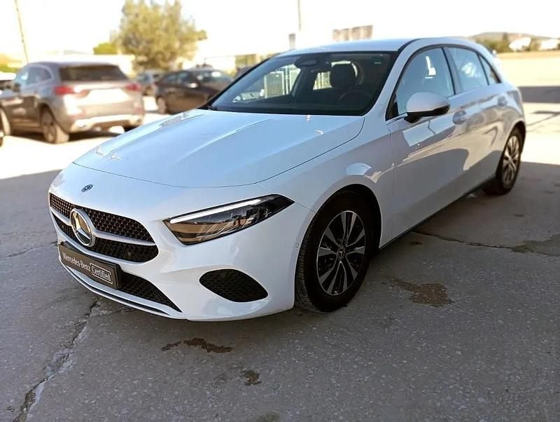 Branco polar Usado 2025 Mercedes A200 Advanced Citadino | € 31.900 (Preço justo) - Imagem 1/4