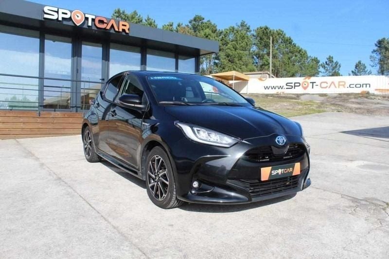 Preto Usado 2021 Toyota Yaris Hybrid Citadino | € 23.490 (Preço justo) - Imagem 1/4