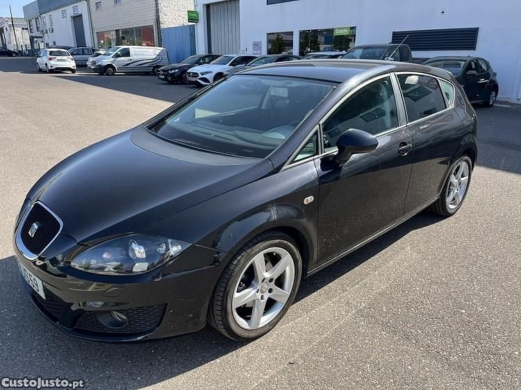 Usado Seat Leon Sport 104 HP (76 kW) 2010 Preto Citadino