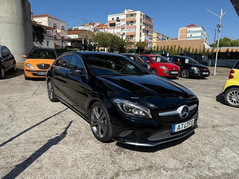 Cinza Usado 2017 Mercedes CLA200 Shooting Brake Carrinha | € 19.990 (Preço justo) - Imagem 1/4
