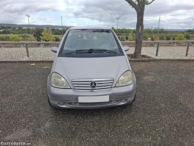 Cinza Usado 2000 Mercedes A140 Elegance Citadino | € 1.950 (Preço justo) - Imagem 1/1